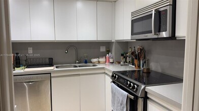 2000 Towerside Ter, Unit # 309 in Miami, FL - Building Photo - Building Photo