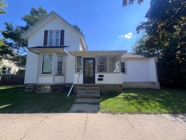 property at 1436 Broadway Ave NW