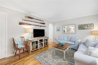 133 Carroll Ave in Newport, RI - Building Photo - Building Photo