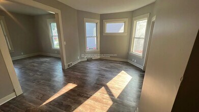 2907 Bristol St in Omaha, NE - Foto de edificio - Building Photo