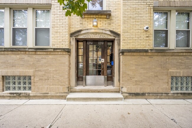 3258 N Linder Ave in Chicago, IL - Building Photo - Building Photo