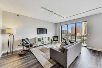 5 E 14th Pl in Chicago, IL - Building Photo - Building Photo