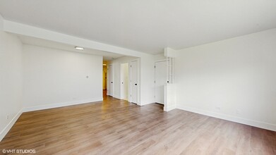 10400 Michael Todd Terrace in Glenview, IL - Building Photo - Building Photo