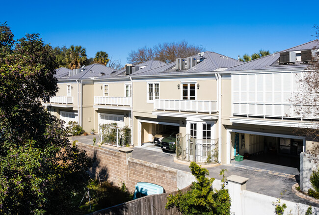 122 Chester St in Alamo Heights, TX - Foto de edificio - Building Photo