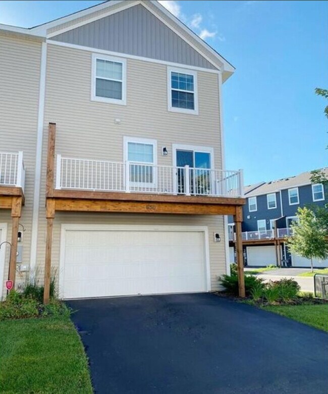650 Eagle Ct in Circle Pines, MN - Building Photo - Building Photo