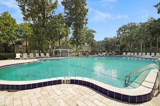 3999 Versailles Dr in Orlando, FL - Building Photo - Building Photo