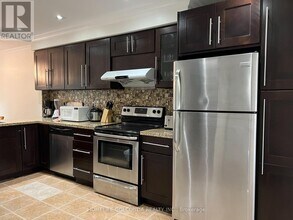 172 Stephenson Crescent in Richmond Hill, ON - Building Photo - Building Photo