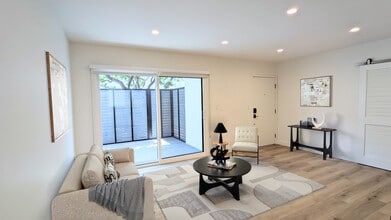 1333 Brockton Ave in Los Angeles, CA - Building Photo - Building Photo