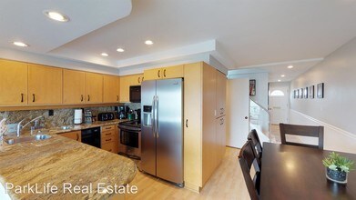 1623 Glorietta Blvd in Coronado, CA - Building Photo - Building Photo