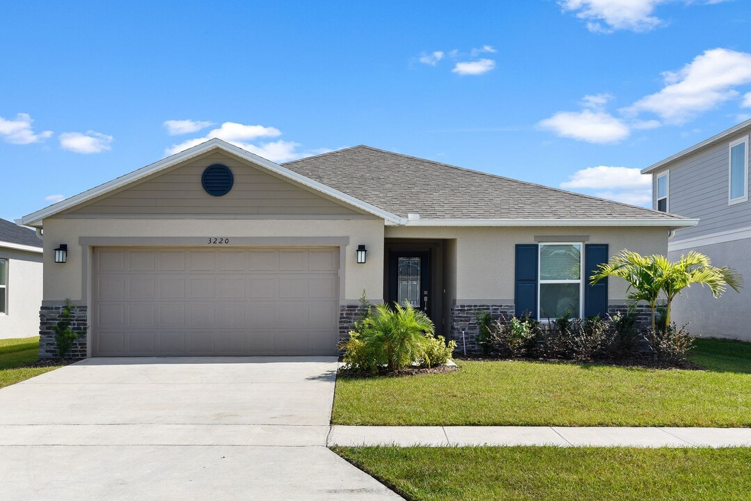 3220 Sweet Acrs Pl in St. Cloud, FL - Foto de edificio