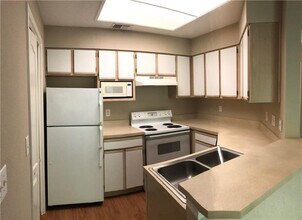 6000-14 Shepherd Mountain Cove in Austin, TX - Building Photo - Building Photo