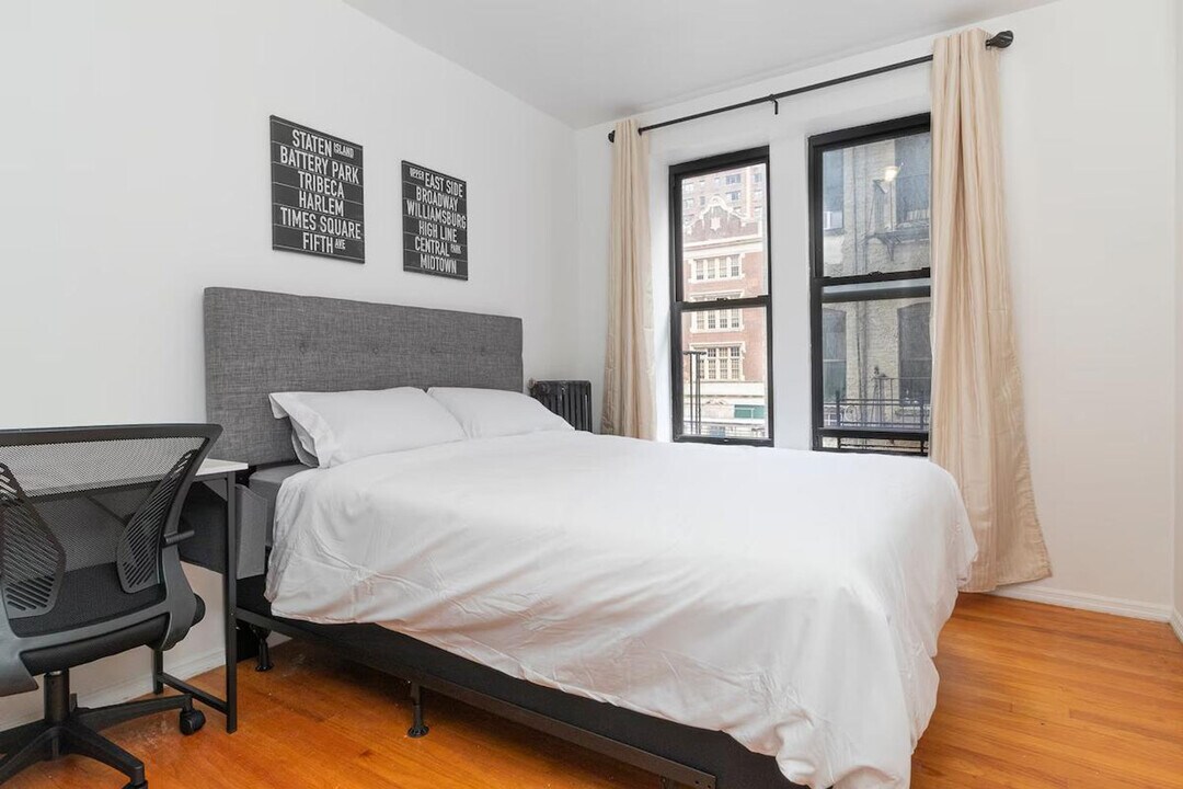 322 E 93rd St in New York, NY - Building Photo