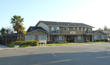 Willard Manor in Gilroy, CA - Building Photo - Building Photo