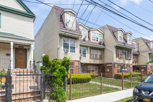 10815 160th St in Jamaica, NY - Building Photo