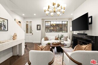 202 San Vicente Blvd in Santa Monica, CA - Foto de edificio - Building Photo