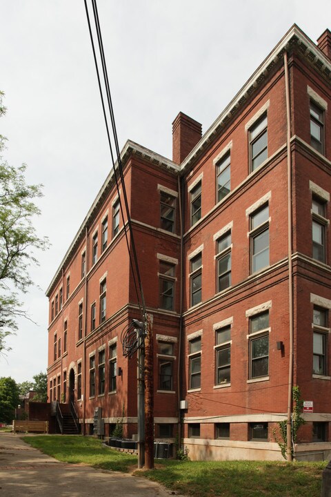 Dupont Manual Apartments in Louisville, KY - Building Photo