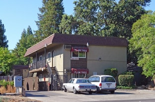 Plum Tree Apartments in Sacramento, CA - Building Photo