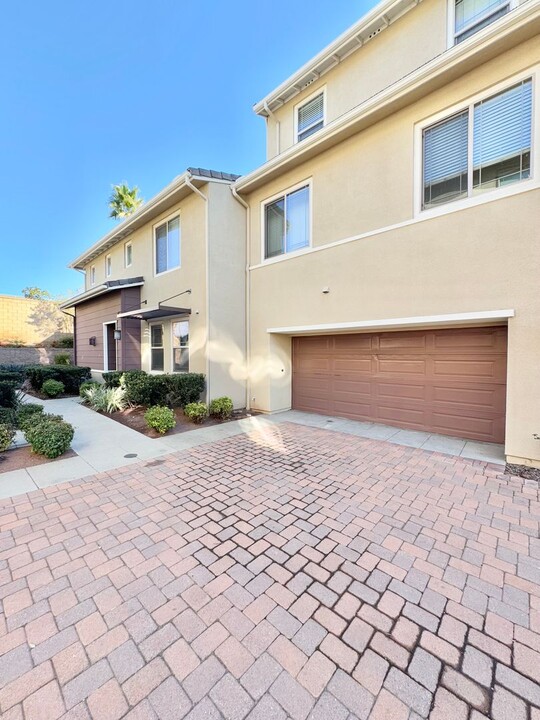 12336 Hollyhock Dr in Rancho Cucamonga, CA - Building Photo