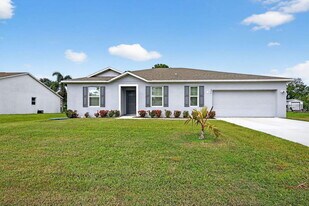 657 NE Horizon Ln in Port St. Lucie, FL - Building Photo