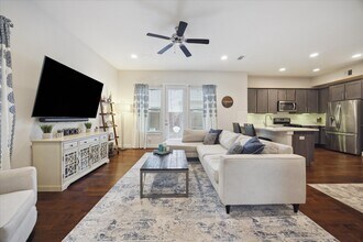 8806 Hollister Pine Ct in Houston, TX - Building Photo - Building Photo