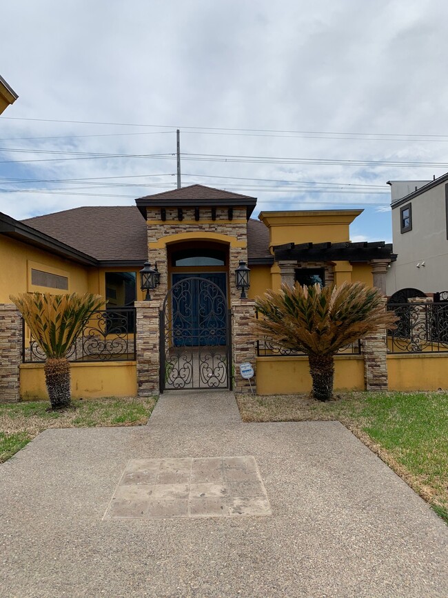 3107 Conde Dr in Laredo, TX - Building Photo - Building Photo