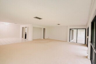 1739 Embassy Dr in West Palm Beach, FL - Building Photo - Building Photo