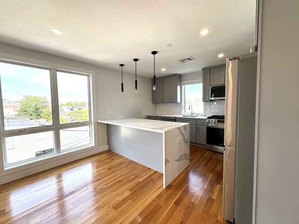 39 Rich St in Everett, MA - Building Photo