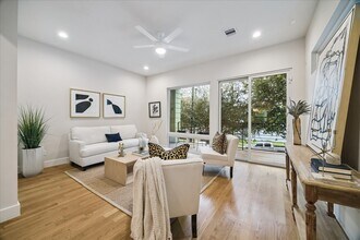 2715 St Emanuel St in Houston, TX - Building Photo - Building Photo