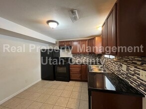 1009 W 675 N in Orem, UT - Foto de edificio - Building Photo