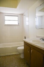 1718 Juno Rd in North Palm Beach, FL - Building Photo - Building Photo