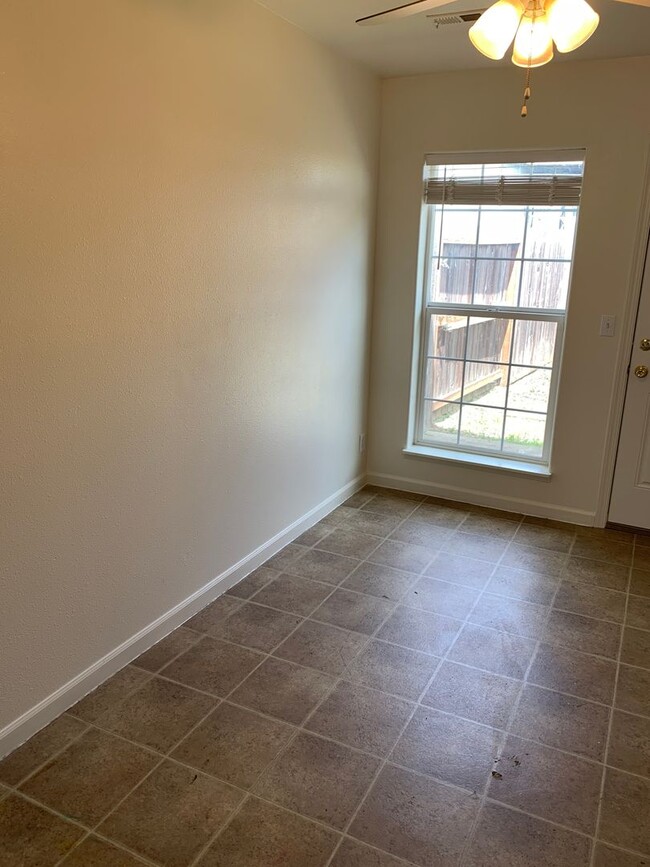 203-205 Rolling Hills Rd in Roseburg, OR - Building Photo - Building Photo