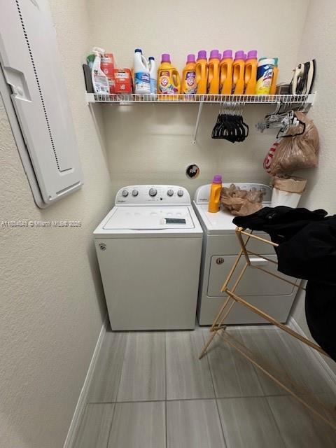 1063 Eucalyptus Dr in Hollywood, FL - Foto de edificio - Building Photo