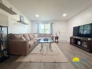 303 Sikes Cir NW in Fort Walton Beach, FL - Foto de edificio - Building Photo