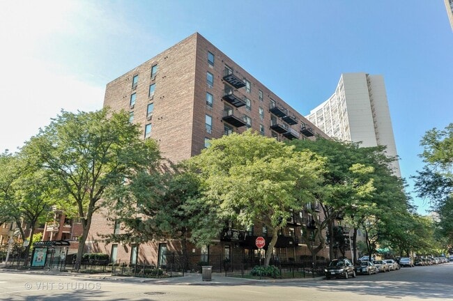 property at 3900 N Pine Grove Ave