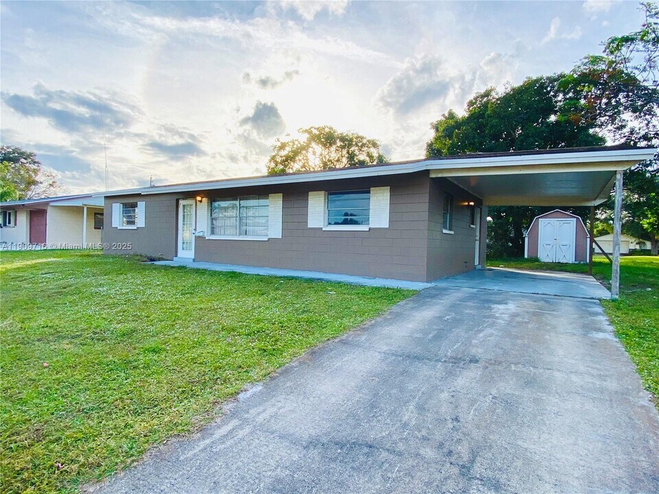 622 Plymouth St in Melbourne, FL - Building Photo