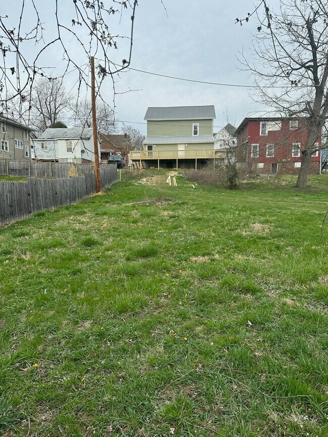 225 N 6th St in Cambridge, OH - Building Photo - Building Photo