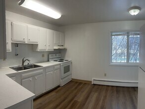 537 E 24th Ave in Anchorage, AK - Building Photo - Building Photo