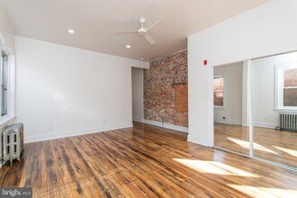 519 S 5th St-Unit -2 in Philadelphia, PA - Building Photo - Building Photo