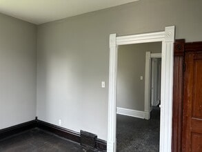 909 E Garden St in Freeport, IL - Building Photo - Building Photo