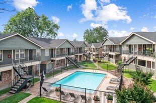 Forest Gate Apartments in Huntsville, TX - Building Photo