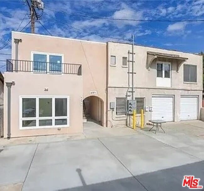 property at 435 1/2 W Elk Ave