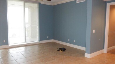 130 Riviera Dunes Way in Palmetto, FL - Building Photo - Building Photo