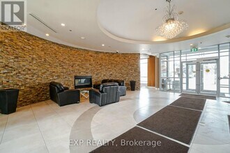 215 Queen St E in Brampton, ON - Building Photo - Building Photo