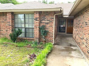 2404 Sutton Dr in Arlington, TX - Building Photo - Building Photo