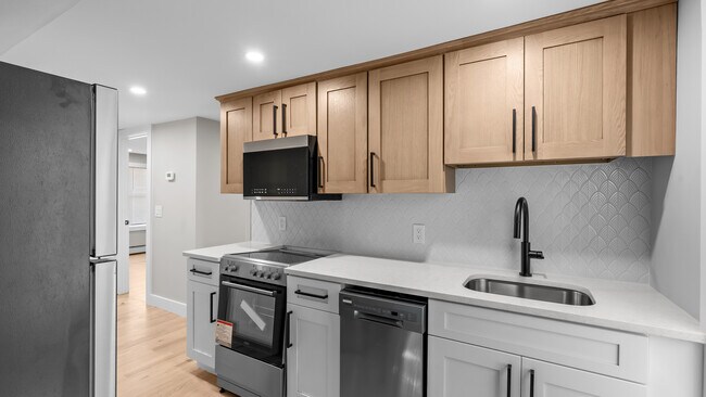 34 Mary Ave, Unit 2 in East Providence, RI - Building Photo - Building Photo
