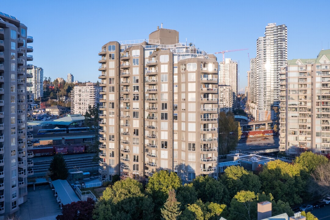 Anchor Pointe in New Westminster, BC - Building Photo