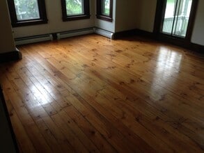 107 E Pleasant St in Amherst, MA - Foto de edificio - Building Photo