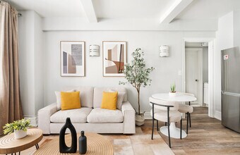 238 W 73rd St in New York, NY - Building Photo - Building Photo