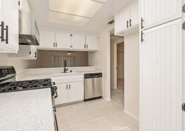 property at 616 S Santa Fe St