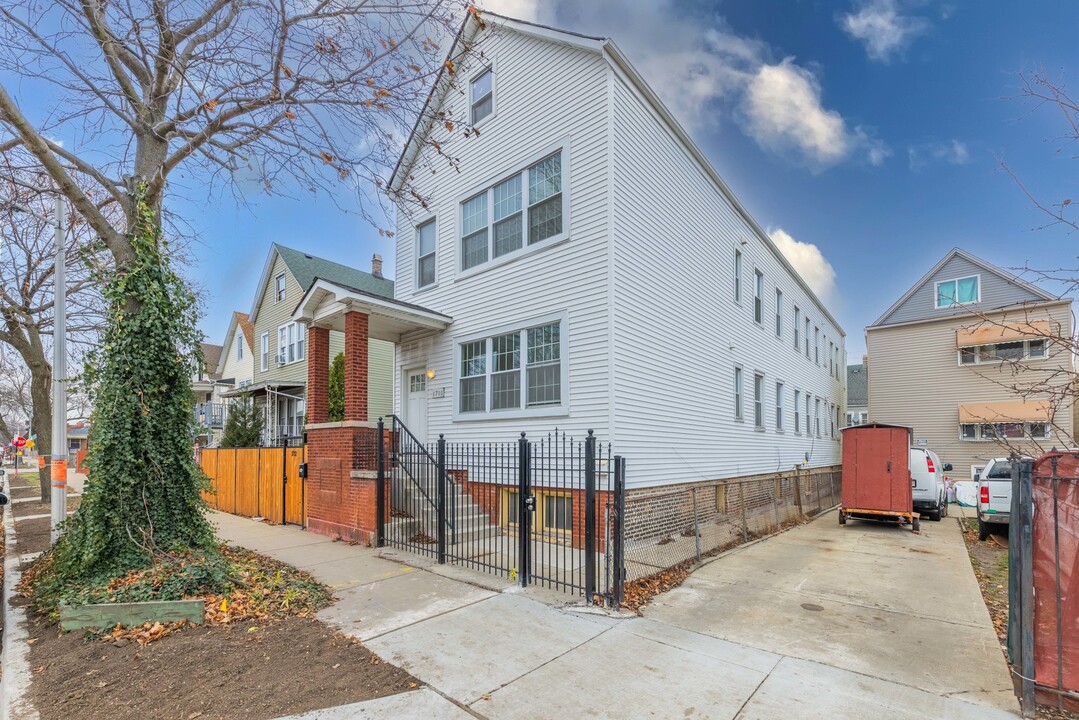 1710 W 44th St in Chicago, IL - Building Photo